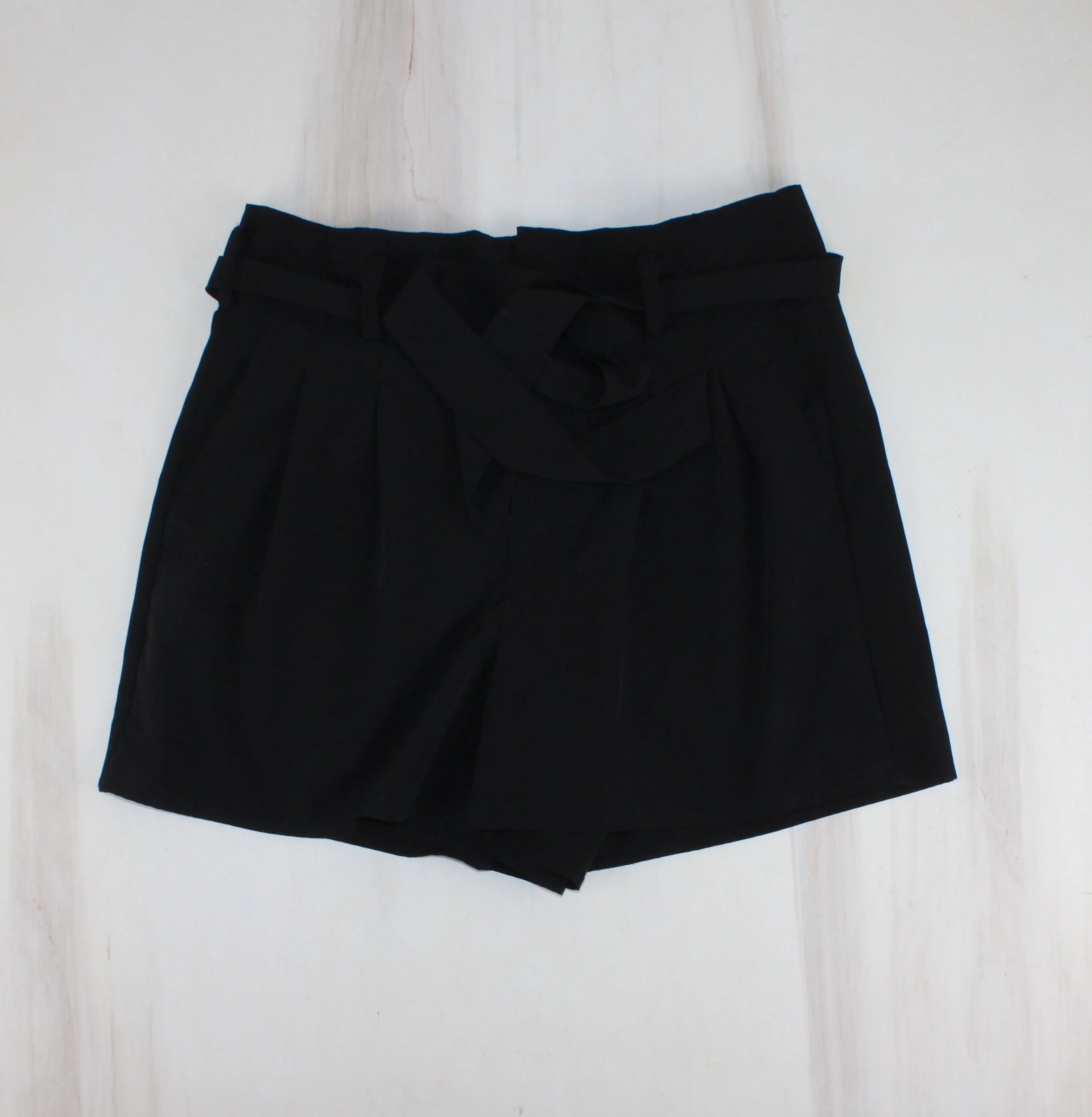 90 DEGREE BY REFLEX BLACK DRESSY SHORTS WITH BELT LADIES MEDIUM PRE-LOVED