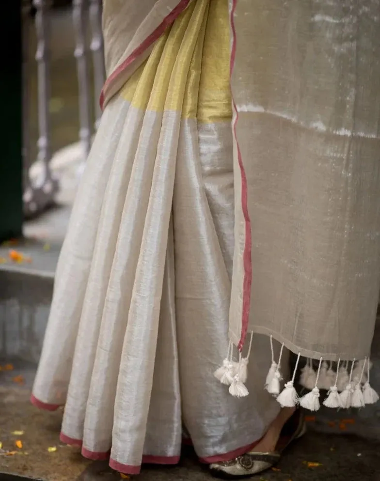 Exquisite Mul Cotton And Zari Saree