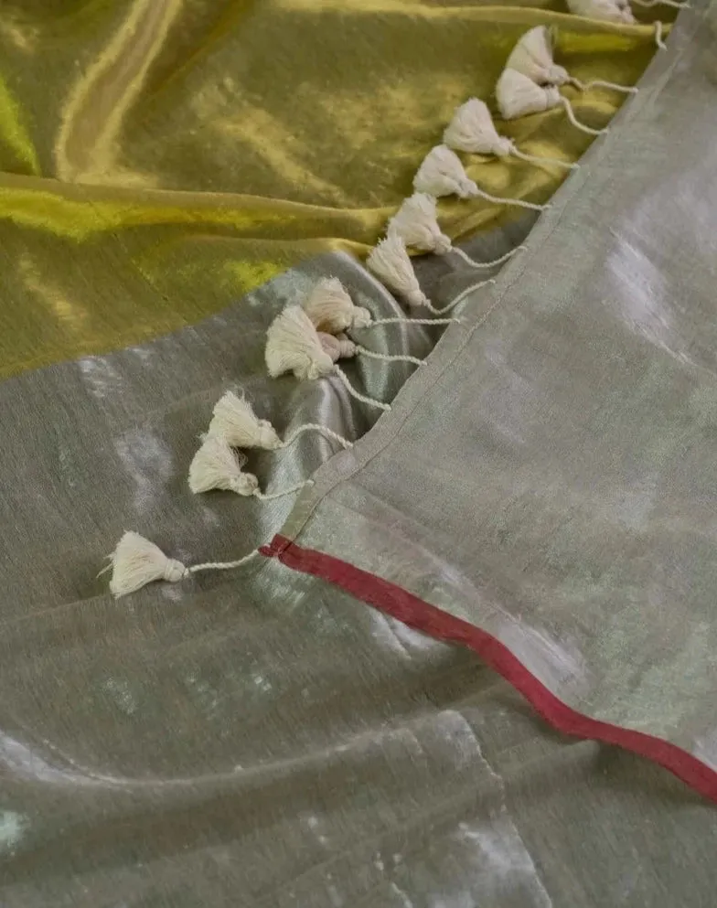 Exquisite Mul Cotton And Zari Saree